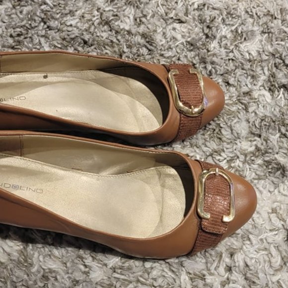 Bandolino Women's BD Jobey Brown Leather Wedge with Gold Buckle Strap Size 10M - Picture 3 of 14